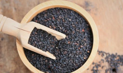 六款黑芝麻簡單食療方 還你秀發(fā)美膚