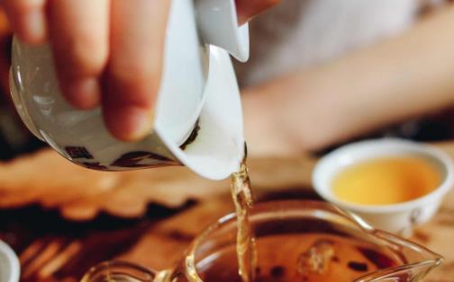 夏日飲茶好處多，醫生提醒：有兩類女性不宜飲茶，否則會