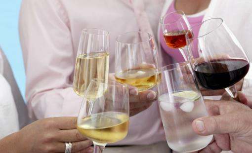 適度飲酒同樣有致癌風(fēng)險(xiǎn) 長(zhǎng)期飲酒引發(fā)心腦血管疾病