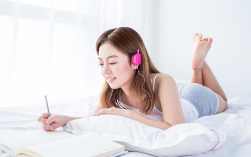 長(zhǎng)時(shí)間用耳機(jī)有哪些危害 小心聲音被偷走