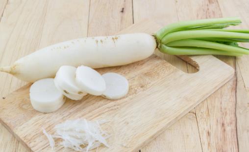 生吃白蘿卜消炎養(yǎng)胃通便 盤點白蘿卜的神奇妙用