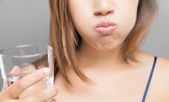 熱姜水可以治療牙周炎？出現這些癥狀警惕牙周炎