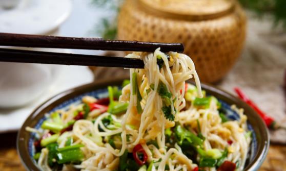 金針菇被稱為“智力菇”，為什么胃消化不了金針菇？1種人少吃
