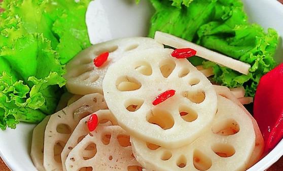 蓮藕華而樸實營養高 蓮藕燉排骨無疑是天作之合