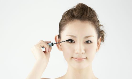 化妝品污染易致四種眼病 如何預防化妝性眼病
