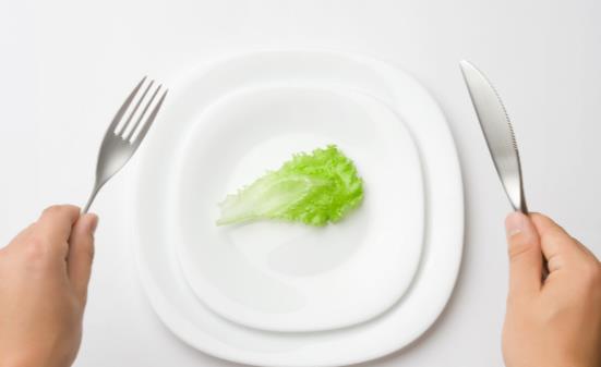 短期集中型節(jié)食減肥危害大 拒絕病態(tài)美學(xué)會健康減肥
