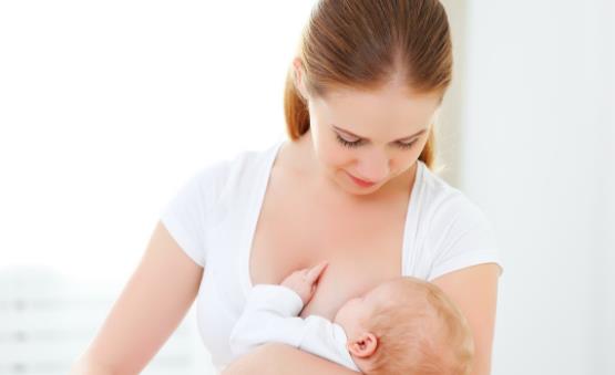 母乳喂養到幾歲才最好？至少喂到1歲以后