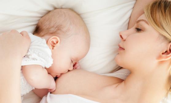 母乳喂養到幾歲才最好？至少喂到1歲以后