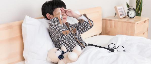 西安普瑞眼科提醒您：疫情宅家，孩子異物入眼應該怎么處理？