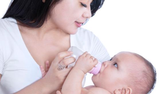 夜奶頻繁影響寶寶發育 如何給寶寶斷夜奶