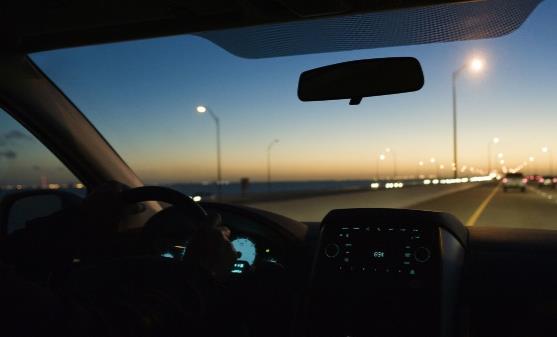 夜間安全開(kāi)車的十三個(gè)要點(diǎn) 夜間行車時(shí)燈光使用的誤區(qū)