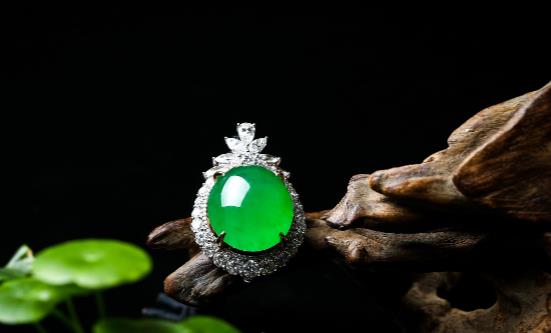 如何選擇和估價翡翠 翡翠的日常清洗與養(yǎng)護(hù)