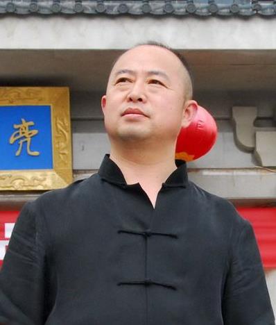 當代畫家林德坤藝術鑒賞：過雨看松色，隨山到水源