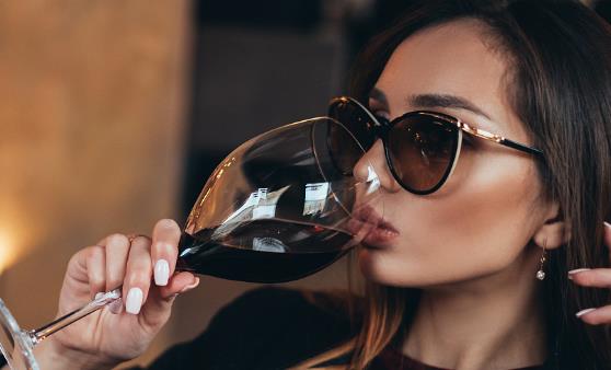 女人喝葡萄酒養生 常喝葡萄酒的7個好處