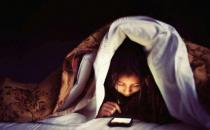 為什么手機(jī)是睡眠殺手？習(xí)慣性睡前玩手機(jī)、長(zhǎng)期熬夜玩手機(jī)的危害