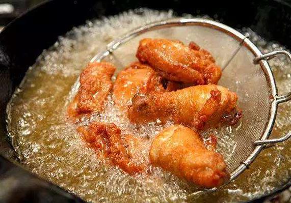 女人不想老太快，4類食物要少吃，3種美容抗衰老的食物可多吃