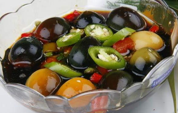 女人不想老太快，4類食物要少吃，3種美容抗衰老的食物可多吃