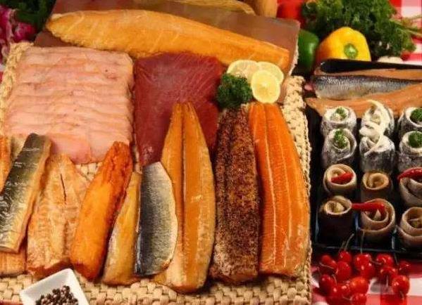 女人不想老太快，4類食物要少吃，3種美容抗衰老的食物可多吃